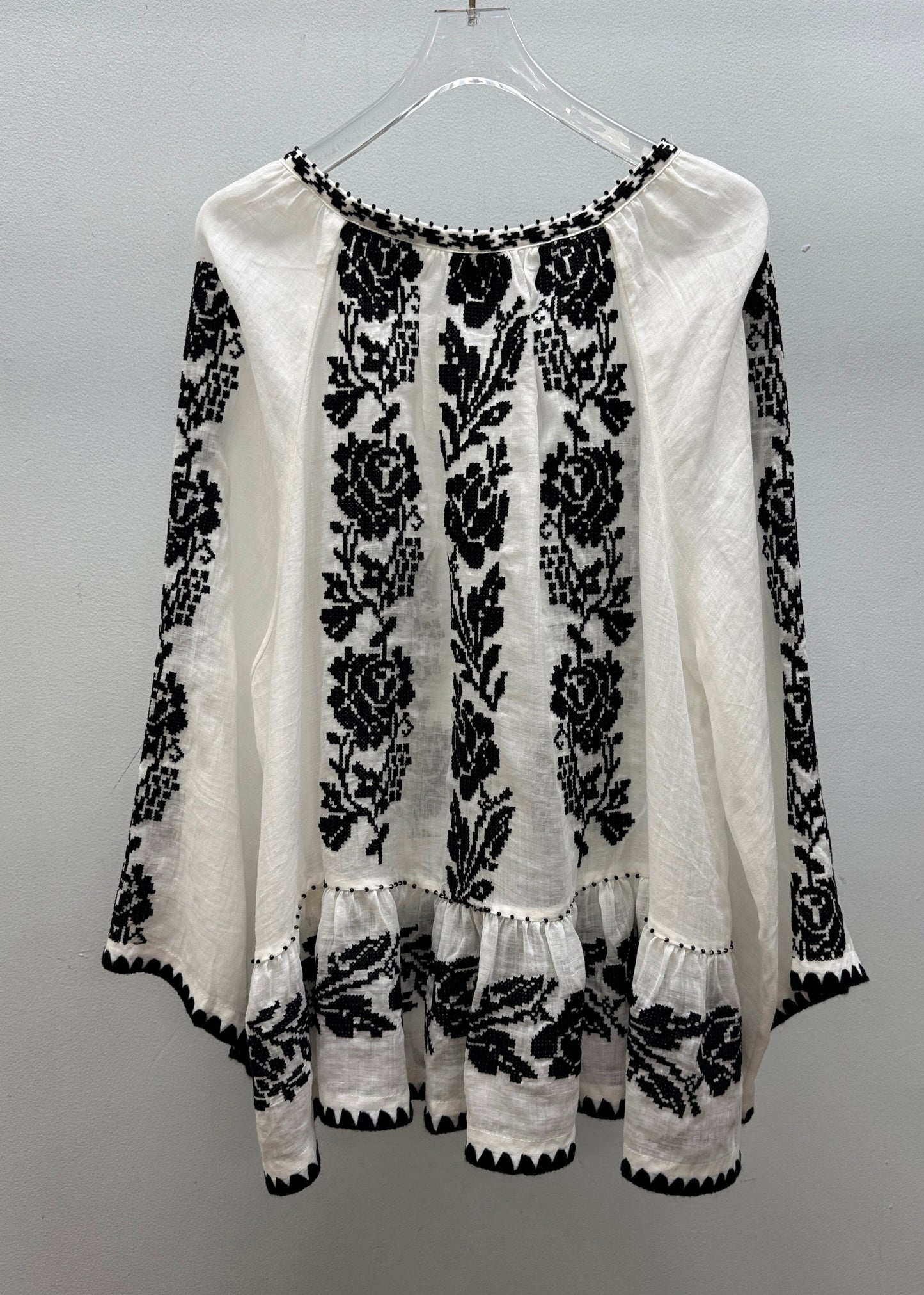 Well Tailored Blouse with a Graceful Silhouette