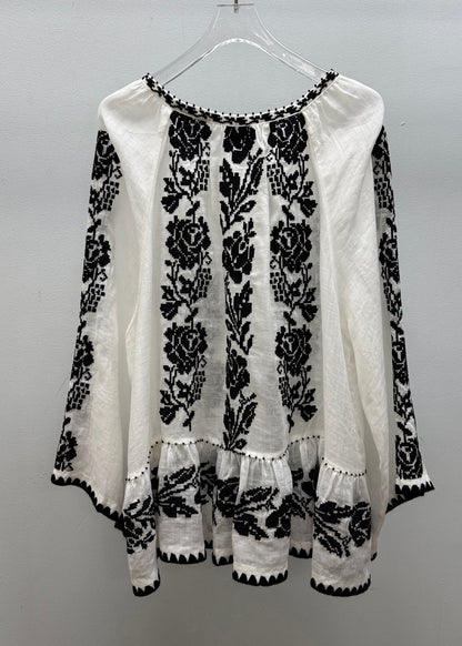 Well Tailored Blouse with a Graceful Silhouette