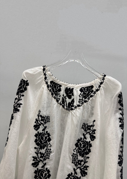 Well Tailored Blouse with a Graceful Silhouette