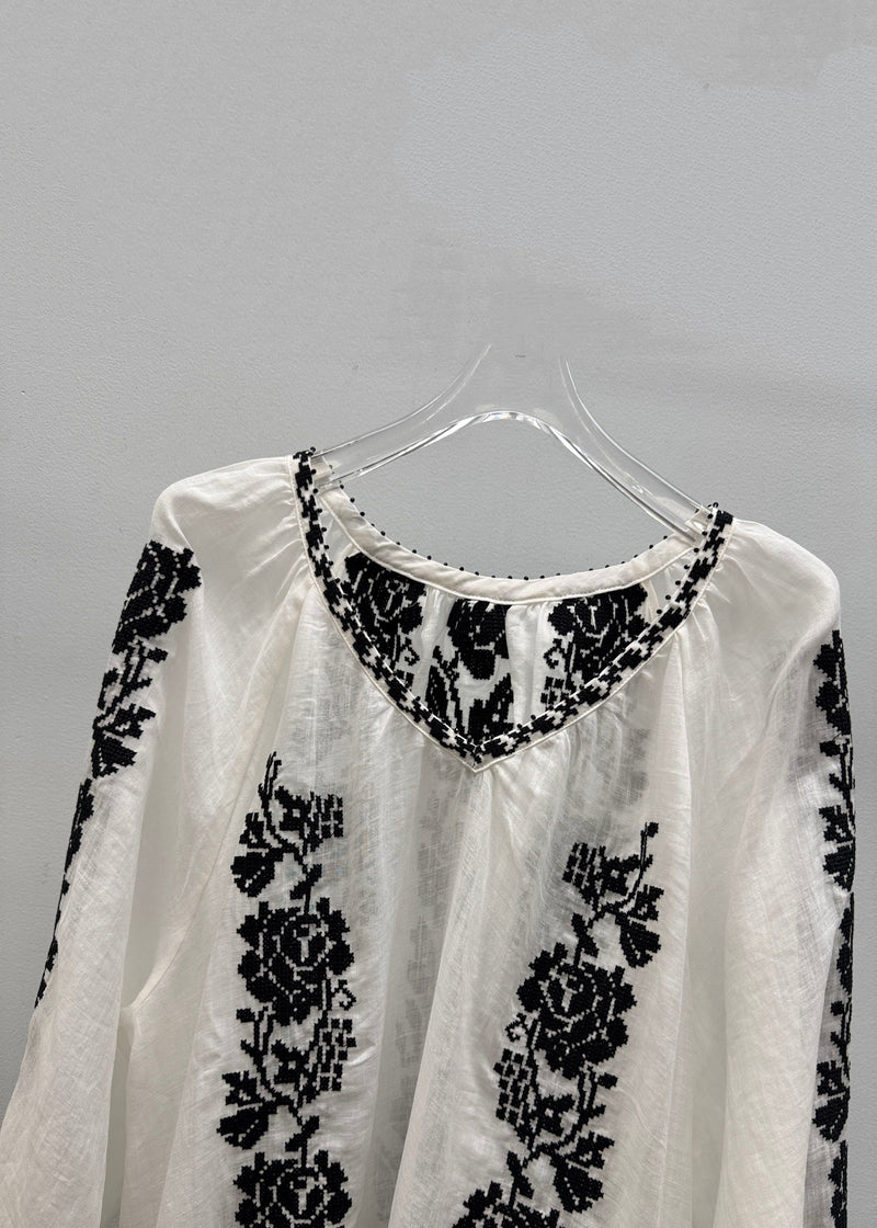 Well Tailored Blouse with a Graceful Silhouette
