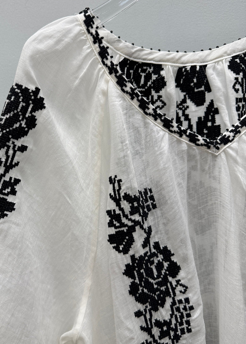 Well Tailored Blouse with a Graceful Silhouette