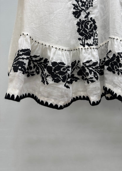 Well Tailored Blouse with a Graceful Silhouette