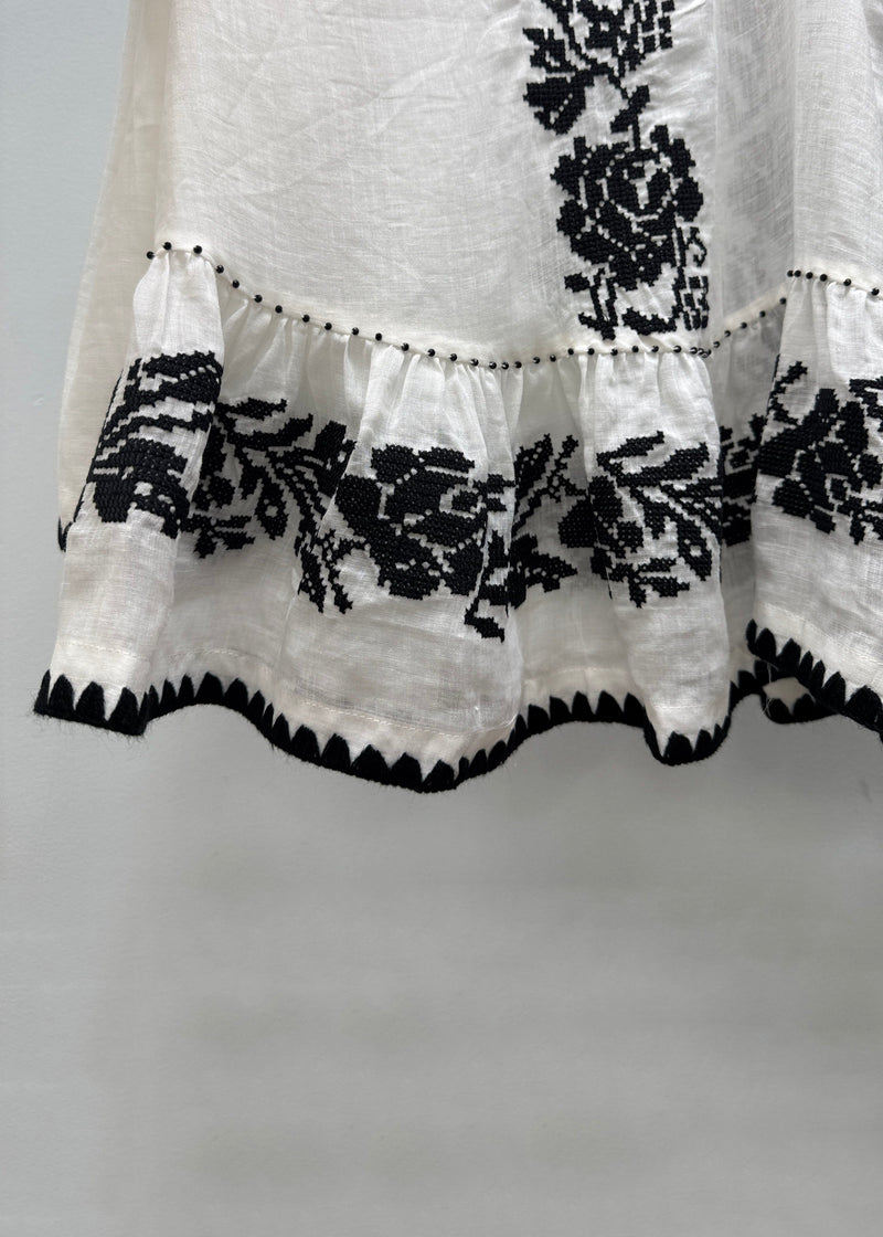 Well Tailored Blouse with a Graceful Silhouette