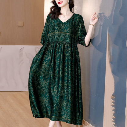 Beautifully Finished Dress in a Timeless Design