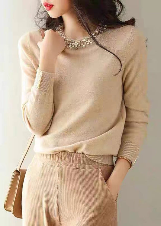 Well Tailored Sweater with a Graceful Silhouette