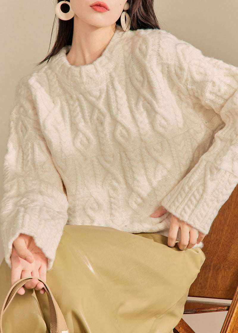Well Tailored Sweater with a Graceful Silhouette