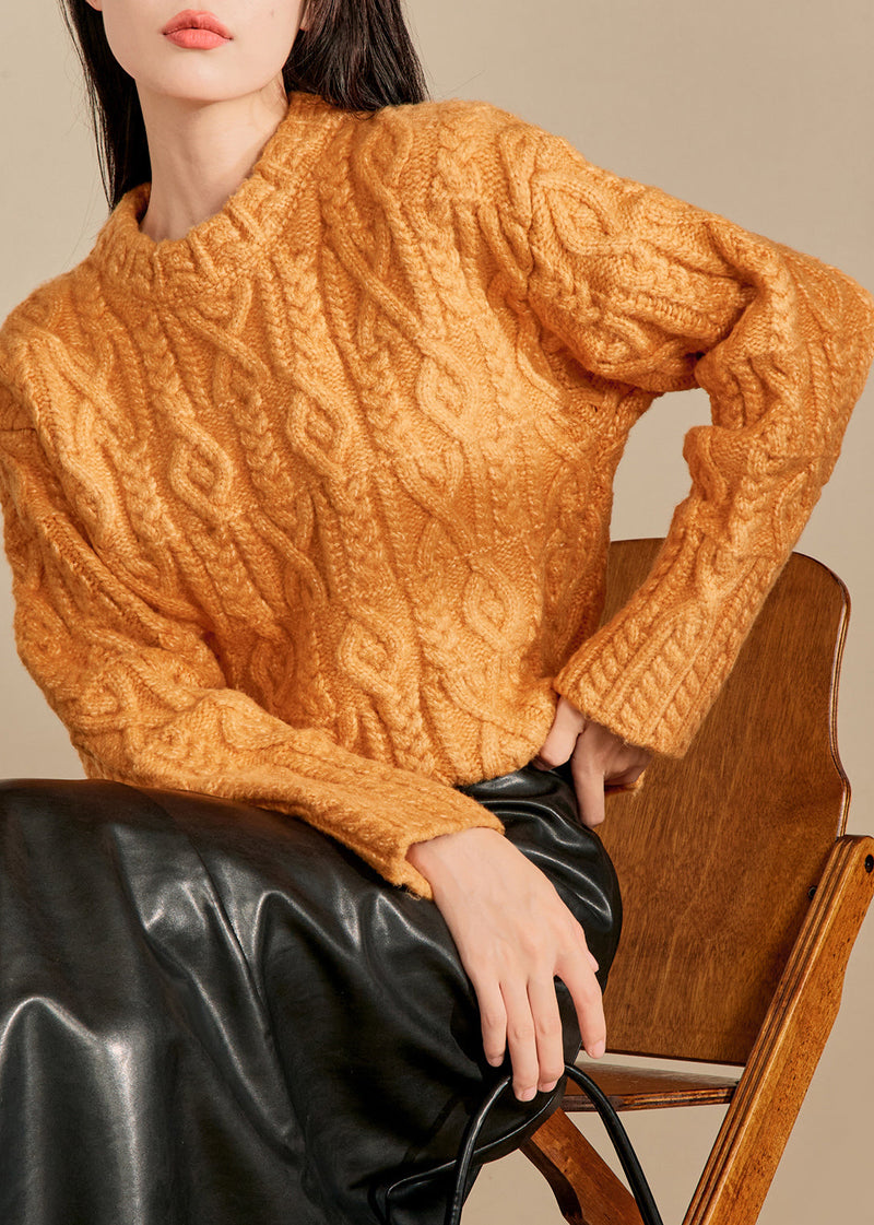 Well Tailored Sweater with a Graceful Silhouette
