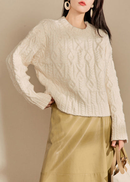 Well Tailored Sweater with a Graceful Silhouette