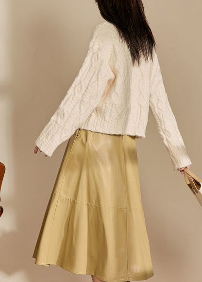 Well Tailored Sweater with a Graceful Silhouette