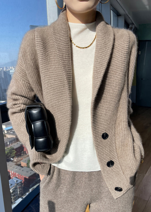 Effortlessly Elegant Cardigan with a Timeless Design