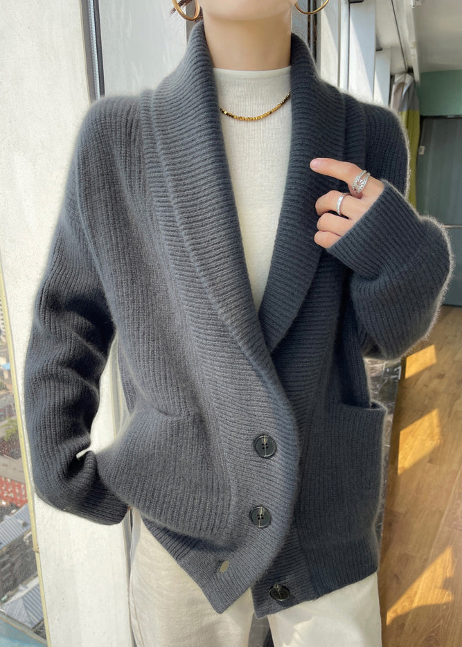 Effortlessly Elegant Cardigan with a Timeless Design