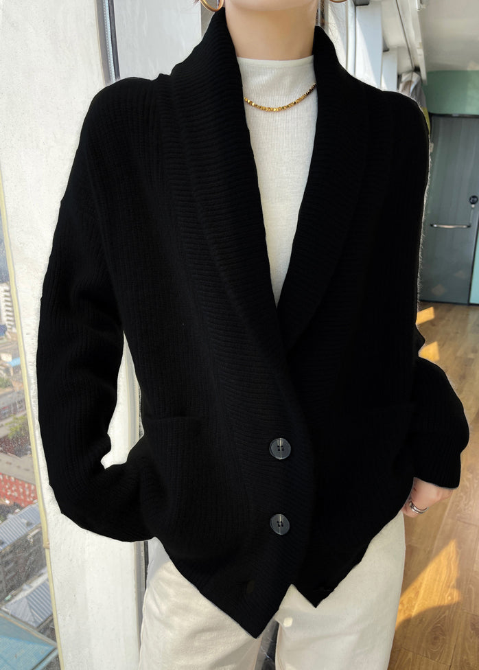 Effortlessly Elegant Cardigan with a Timeless Design