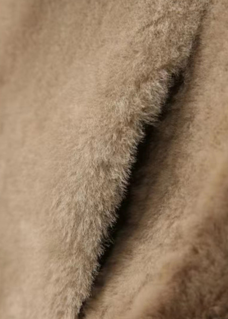 Classic Vintage & Enduringly Stylish Coat