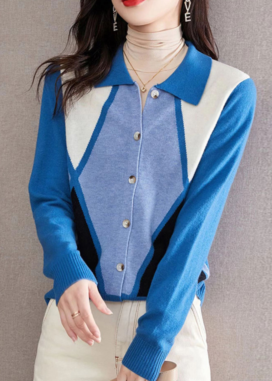 Classic Vintage Sweater with a Flattering Fit
