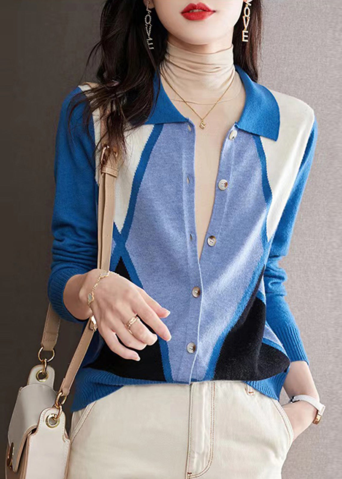 Classic Vintage Sweater with a Flattering Fit