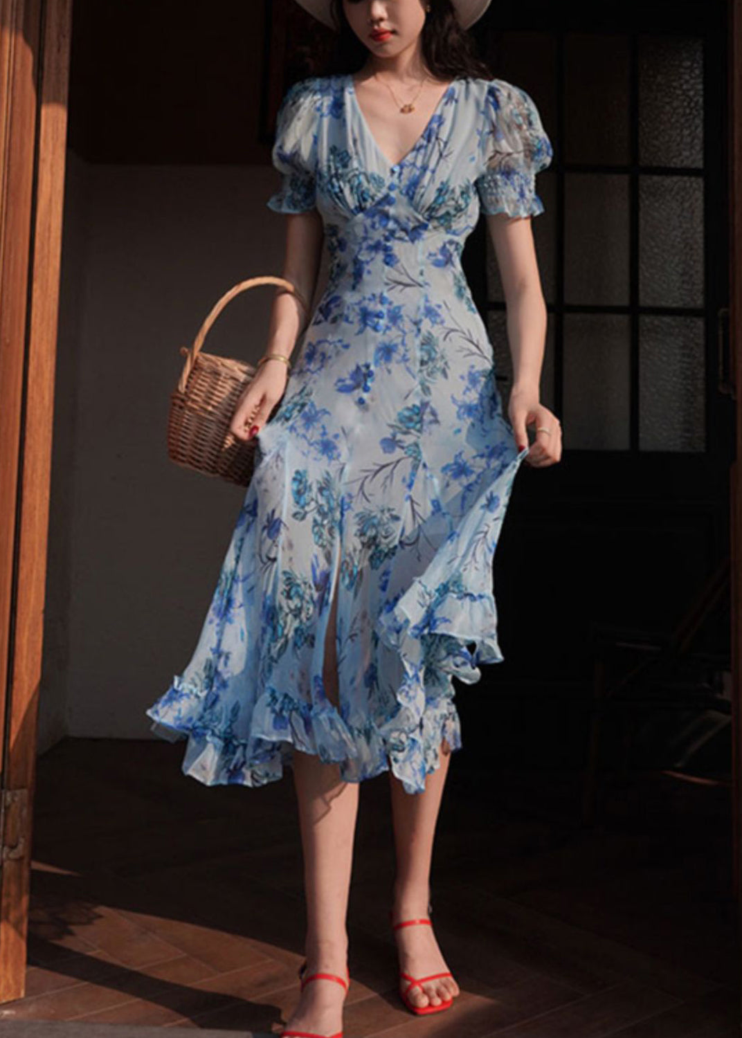 Beautifully Finished Dress in a Timeless Design