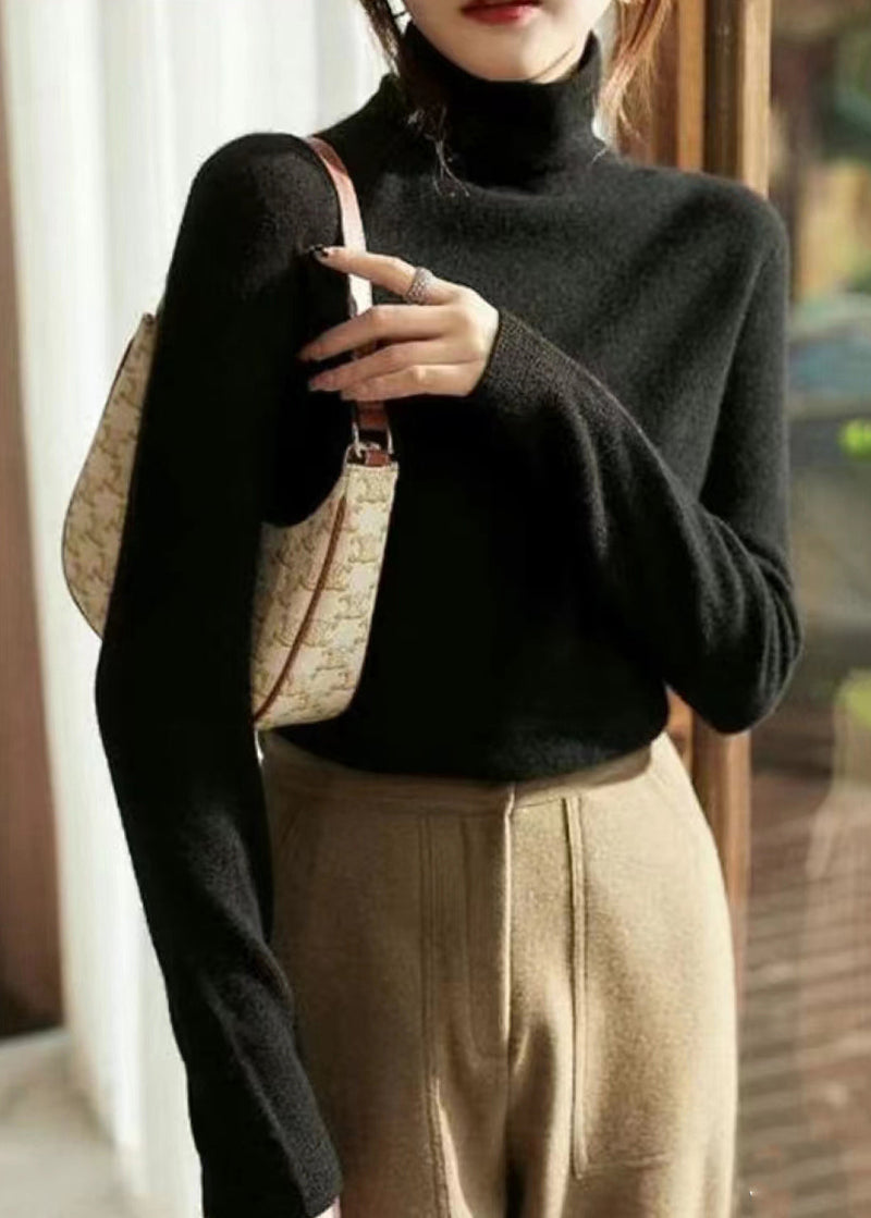 Well Tailored Sweater with a Graceful Silhouette