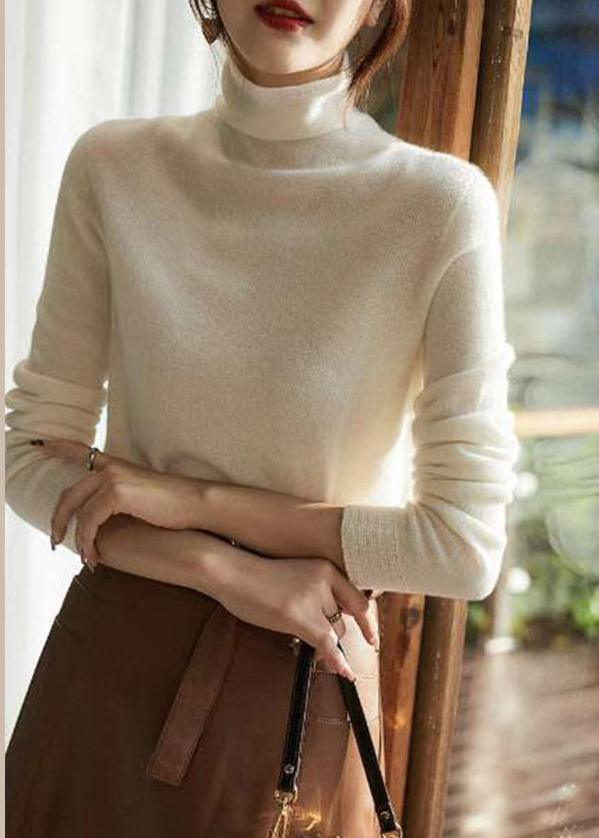 Well Tailored Sweater with a Graceful Silhouette