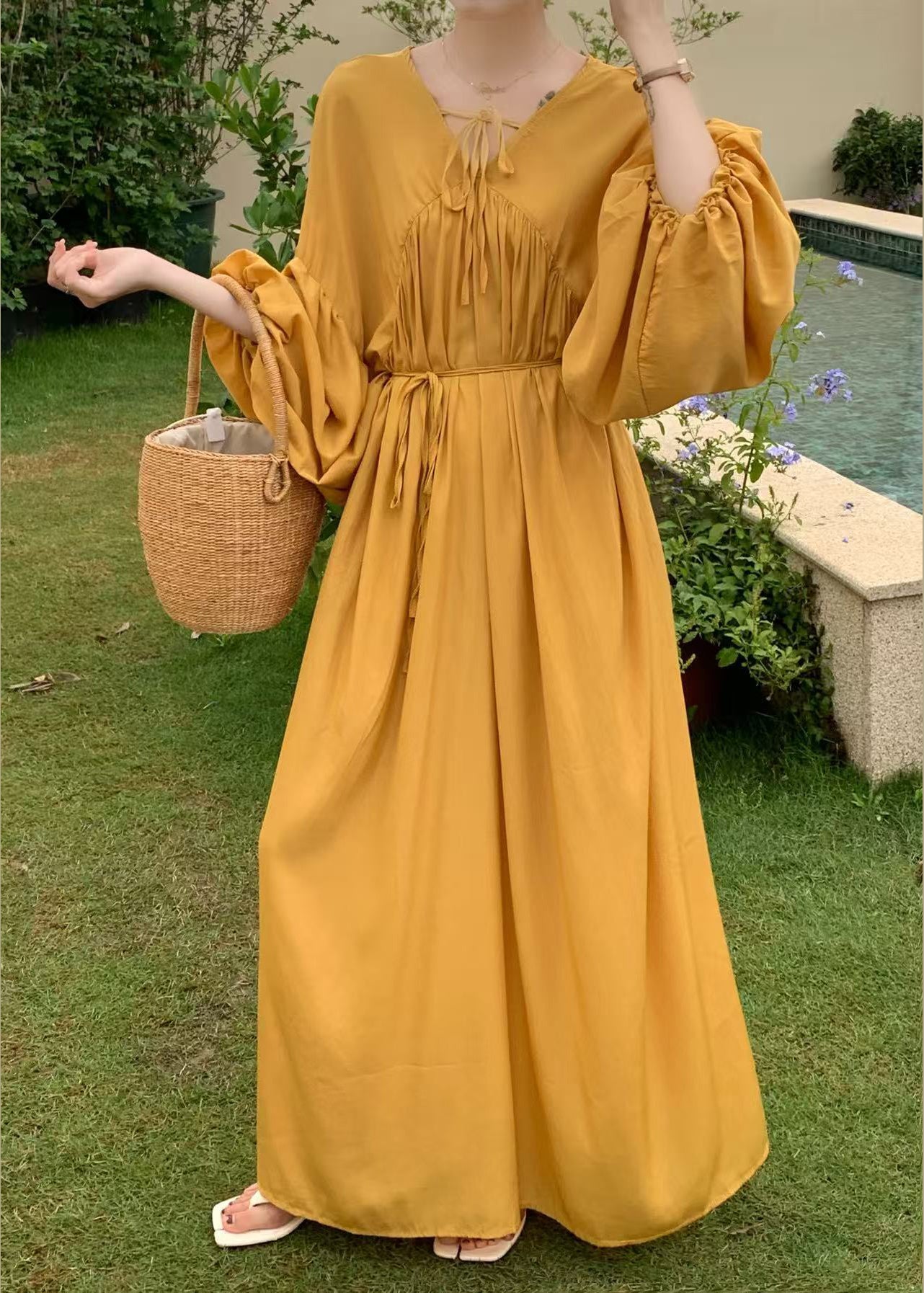 Well Tailored Dress with a Graceful Silhouette