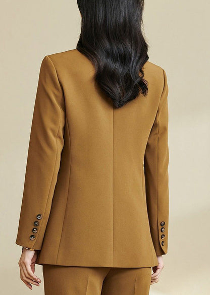 Well Tailored Coat with a Graceful Silhouette