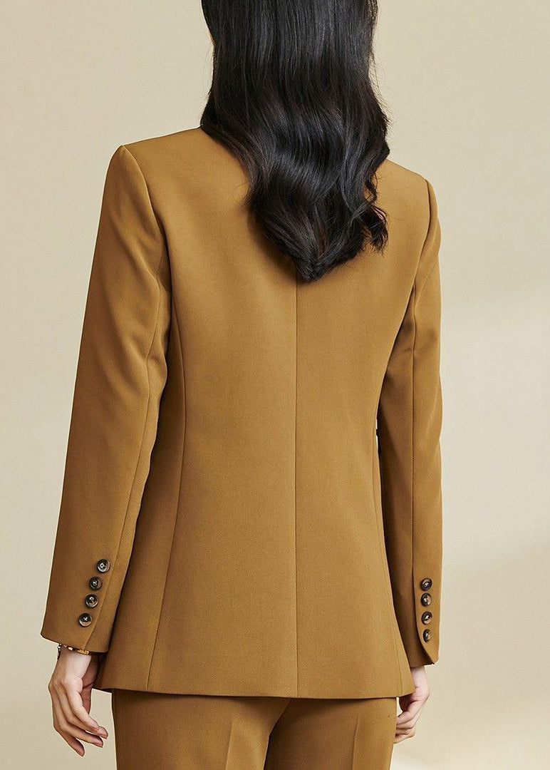 Well Tailored Coat with a Graceful Silhouette
