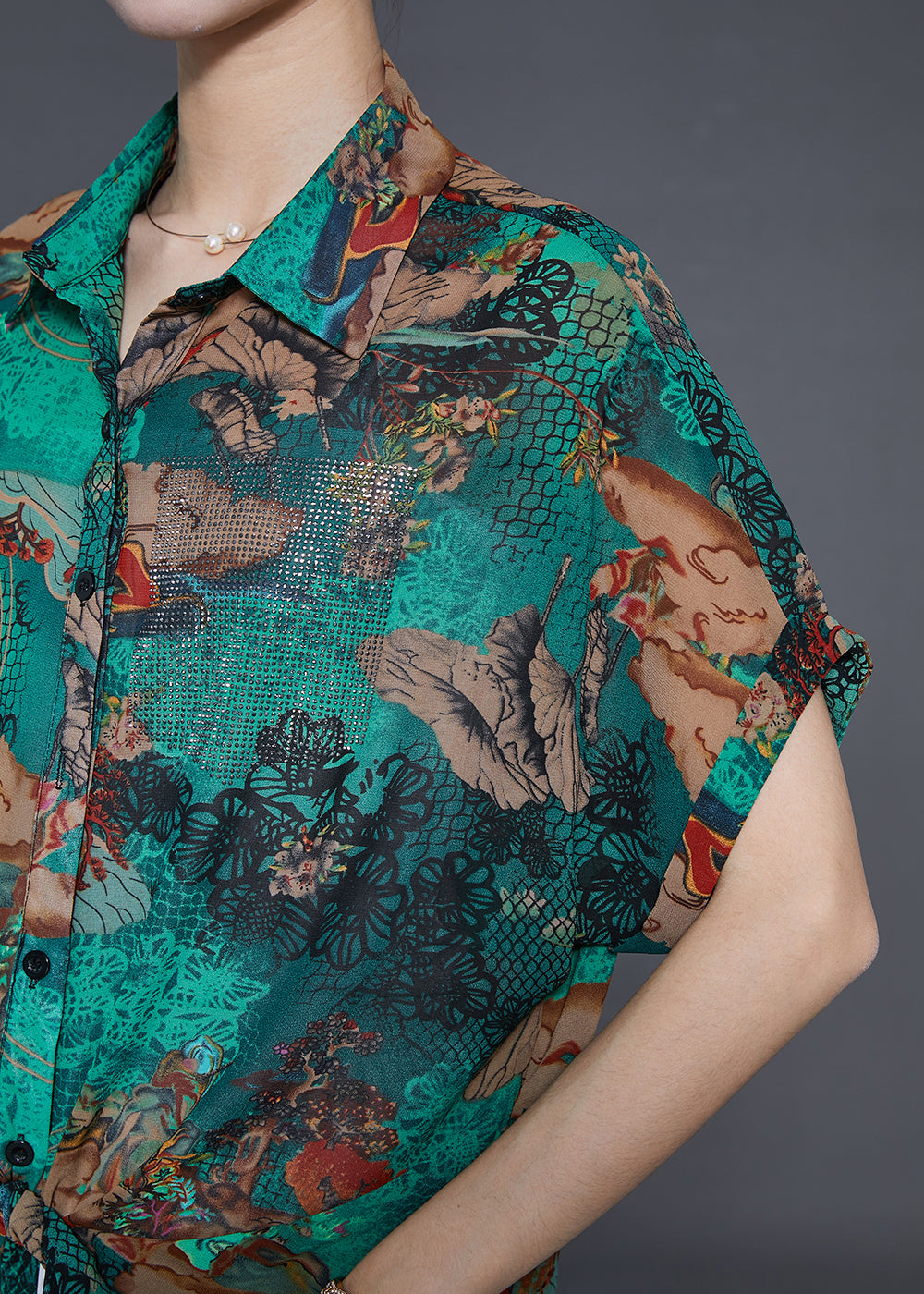 Effortlessly Elegant Shirt with a Timeless Design
