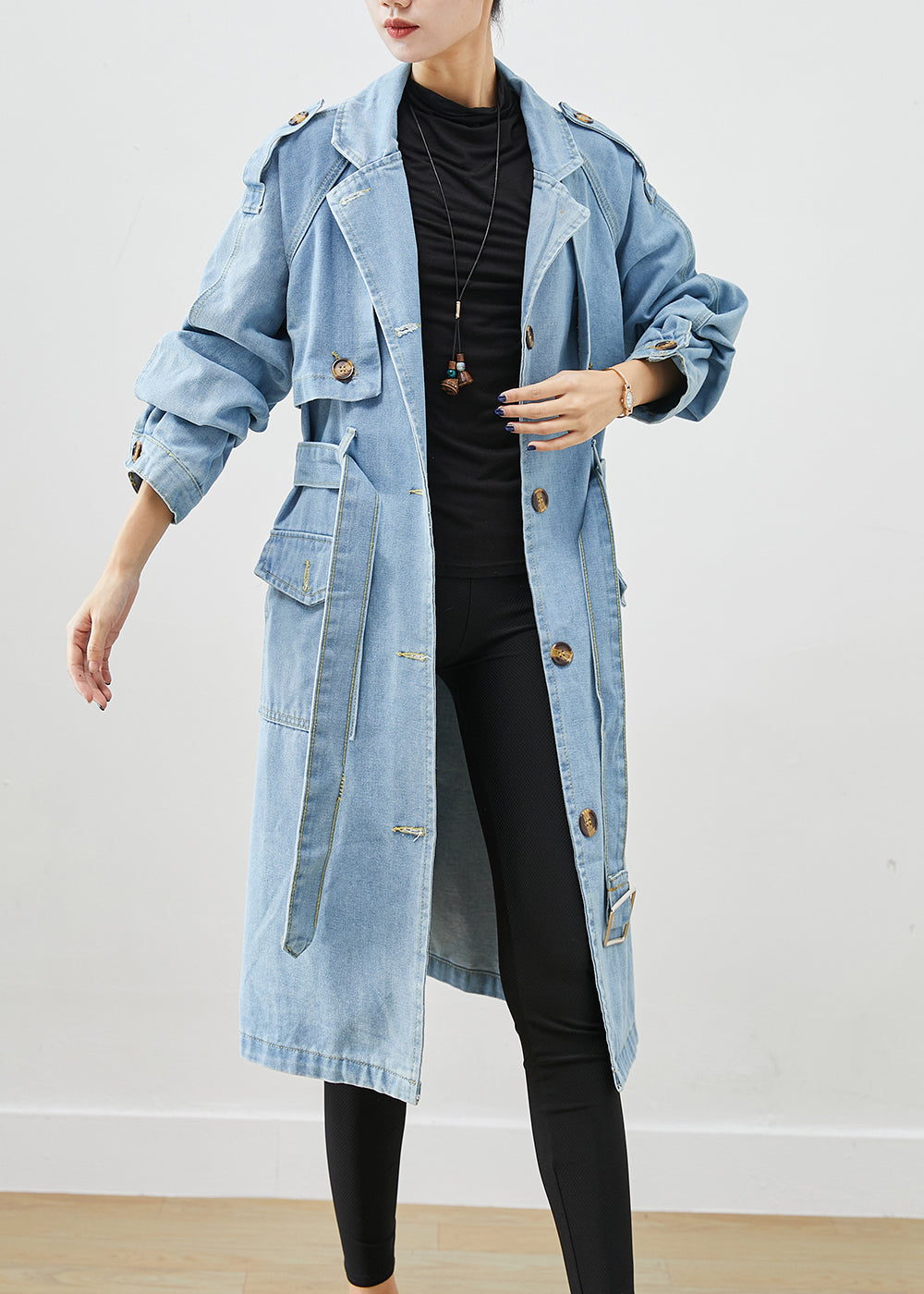 Well Tailored Coat with a Graceful Silhouette