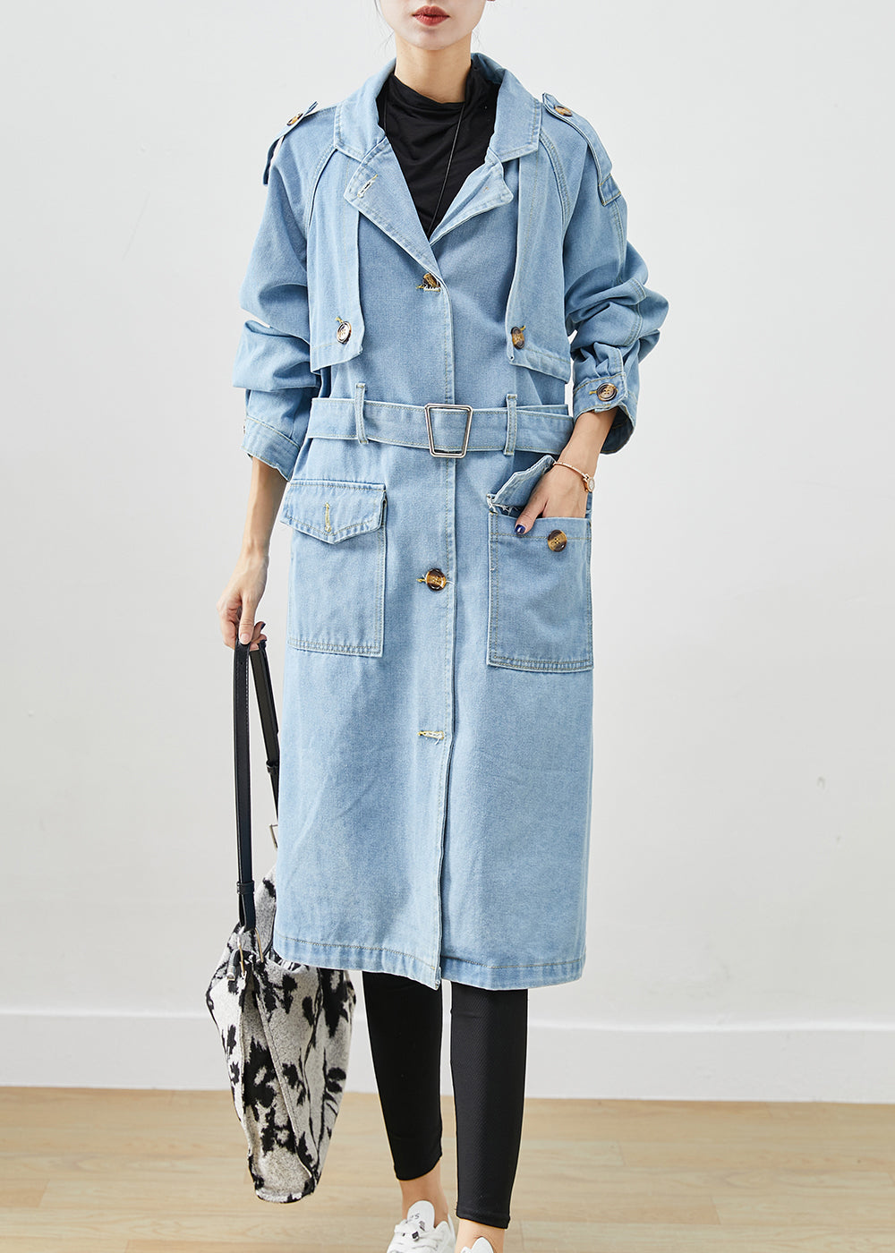 Well Tailored Coat with a Graceful Silhouette