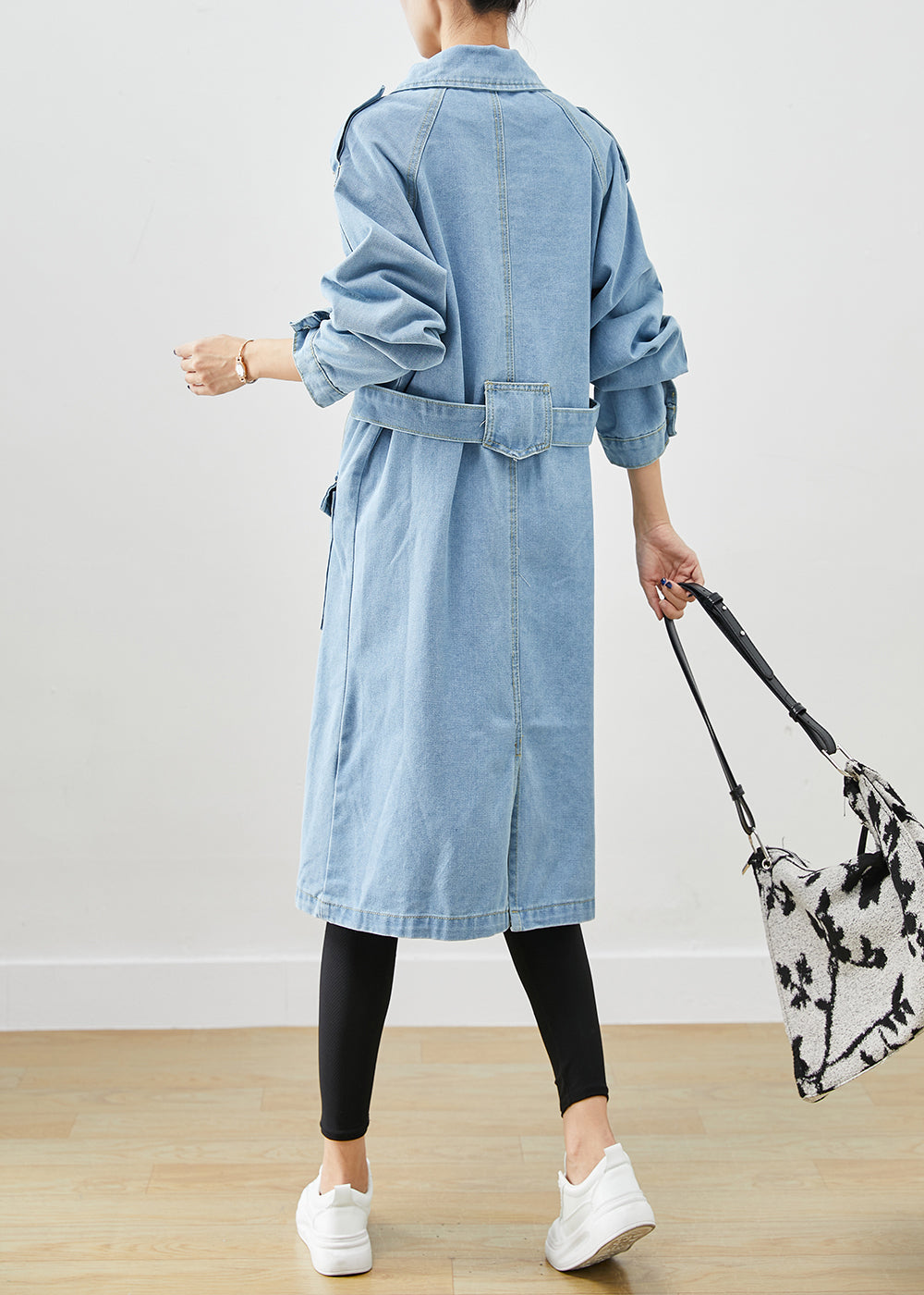 Well Tailored Coat with a Graceful Silhouette