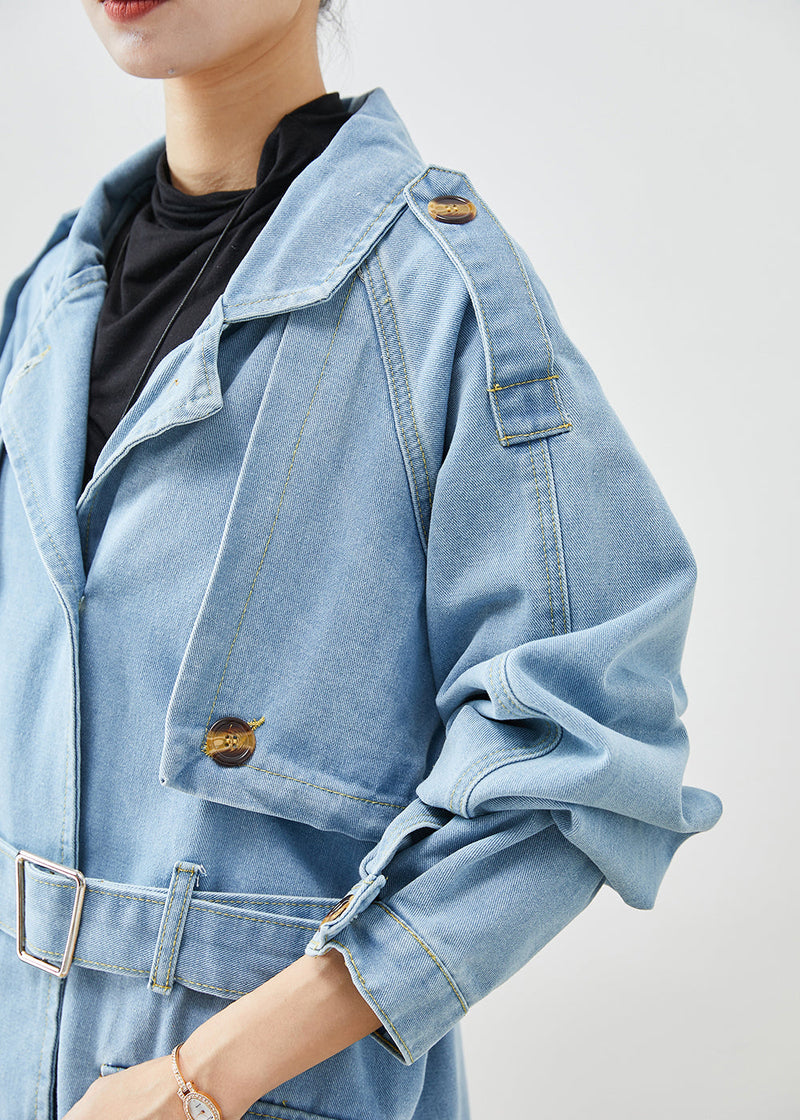 Well Tailored Coat with a Graceful Silhouette