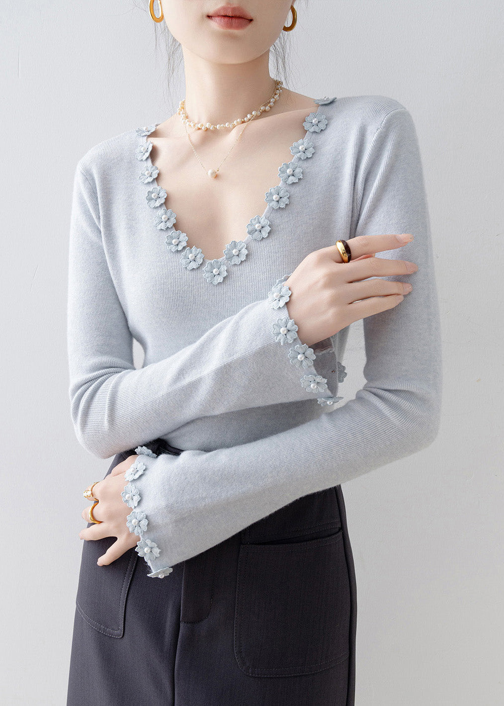 Well Tailored Sweater with a Graceful Silhouette