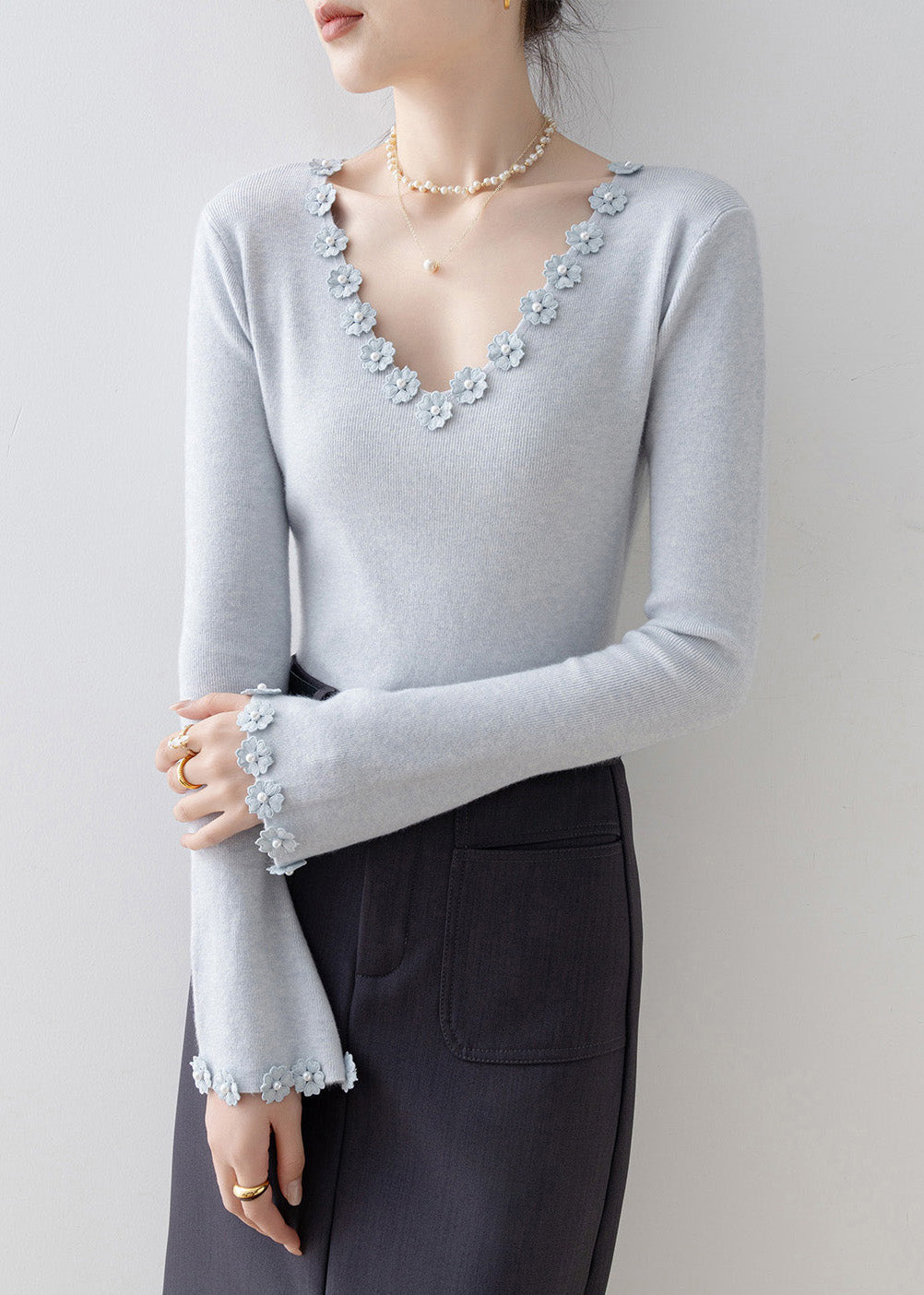 Well Tailored Sweater with a Graceful Silhouette