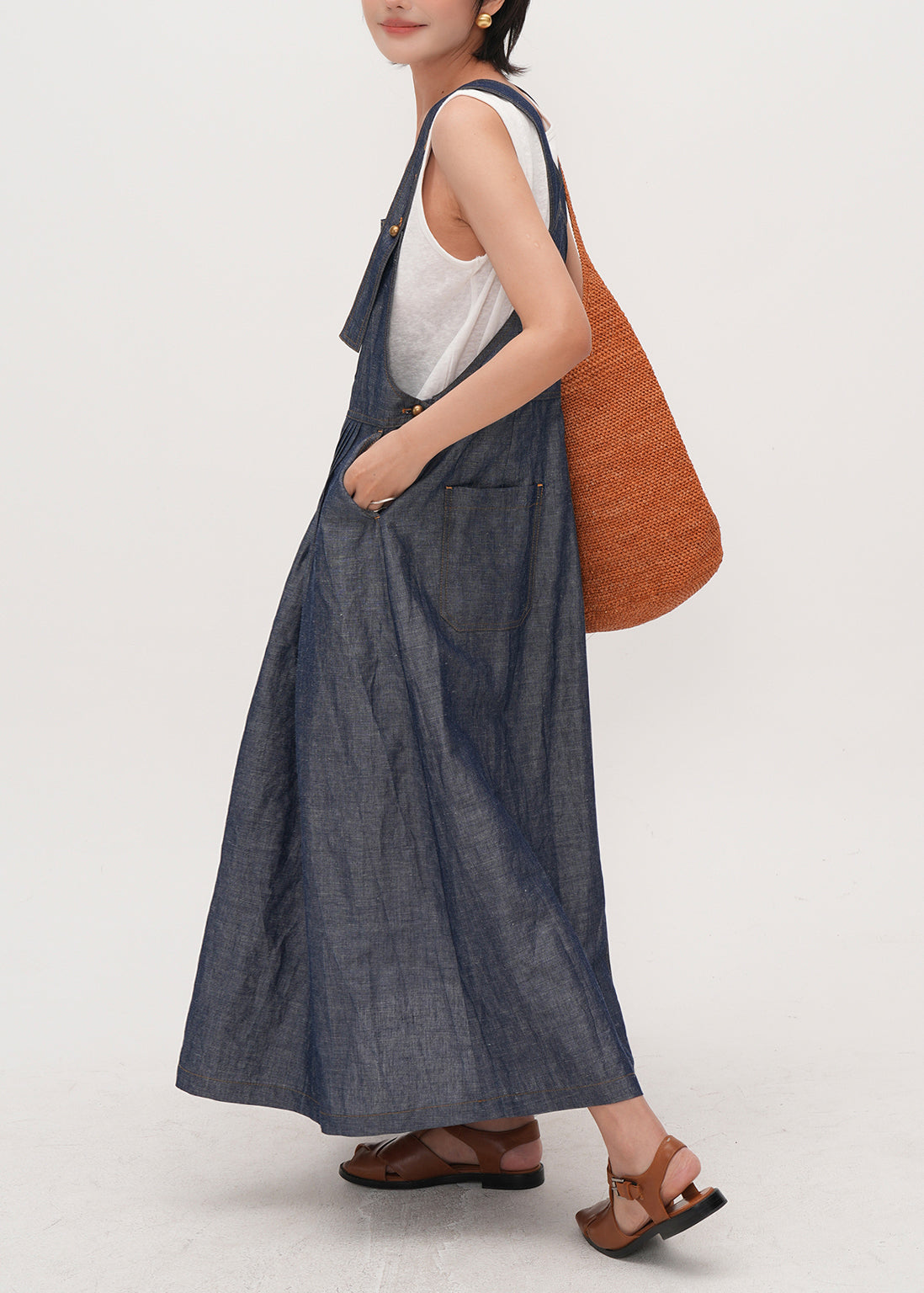 Beautifully Finished Dress in a Timeless Design