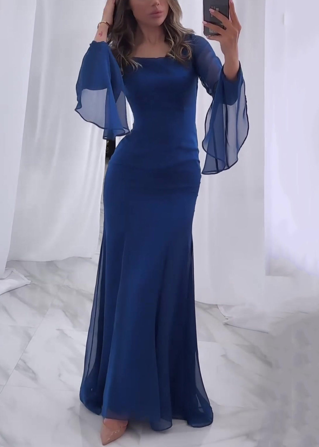 Well Tailored Dress with a Graceful Silhouette