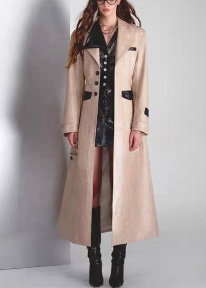 Well Tailored Coat with a Graceful Silhouette