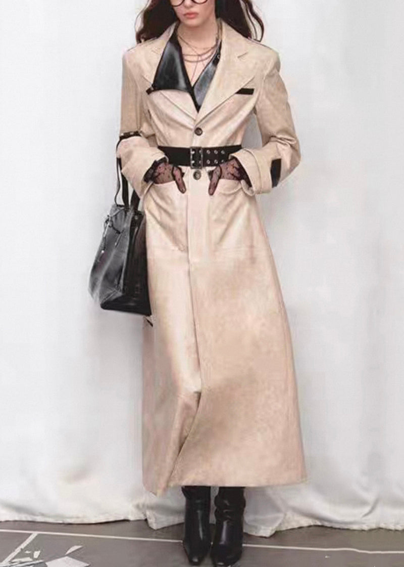 Well Tailored Coat with a Graceful Silhouette