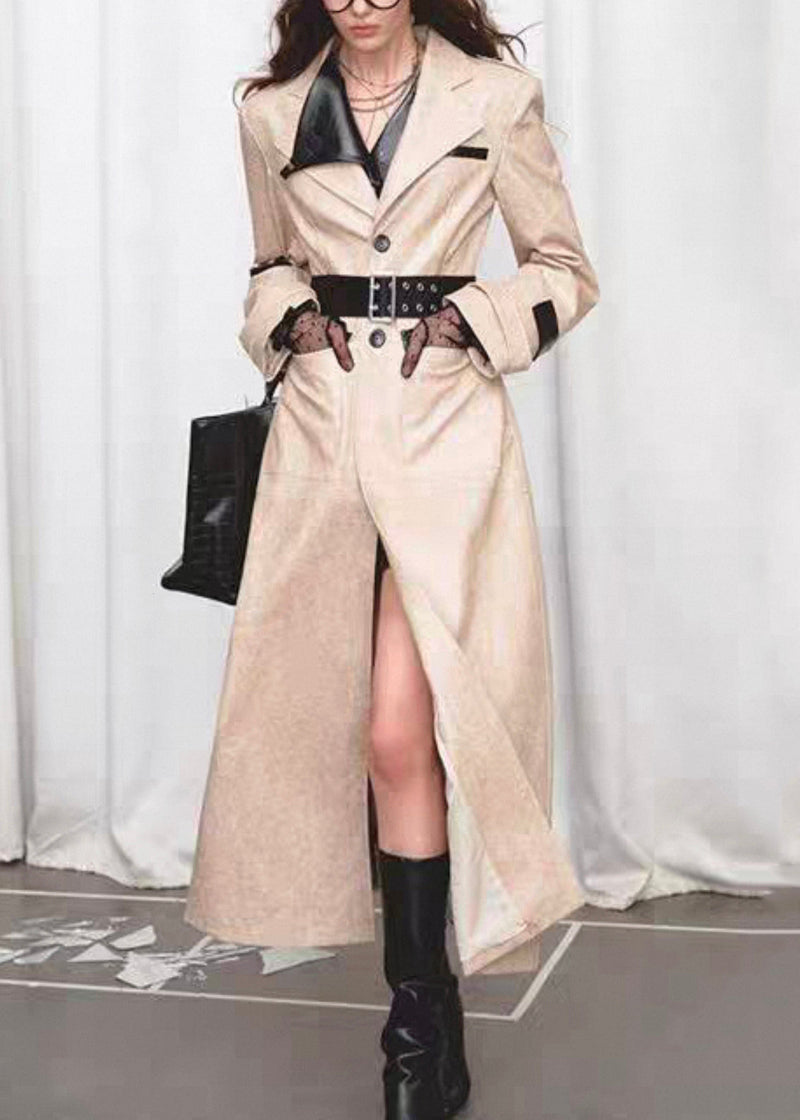 Well Tailored Coat with a Graceful Silhouette