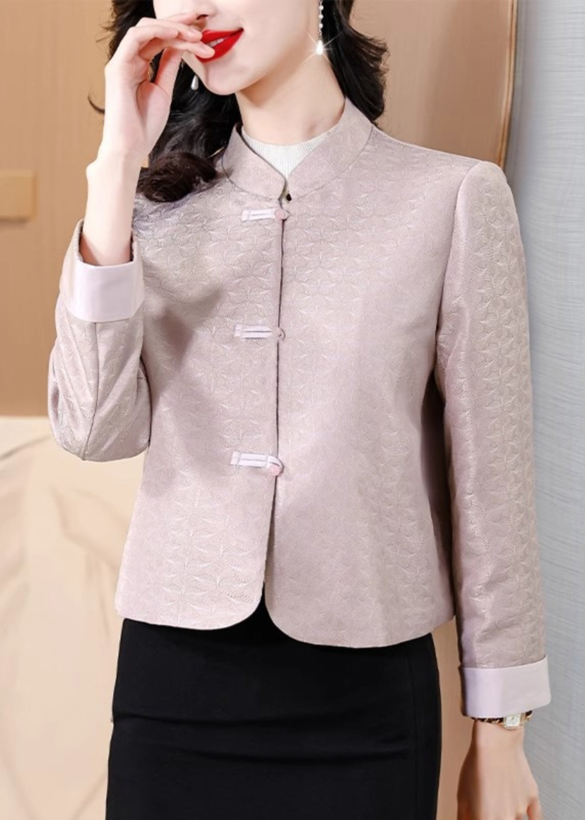 Effortlessly Elegant Coat with a Timeless Design