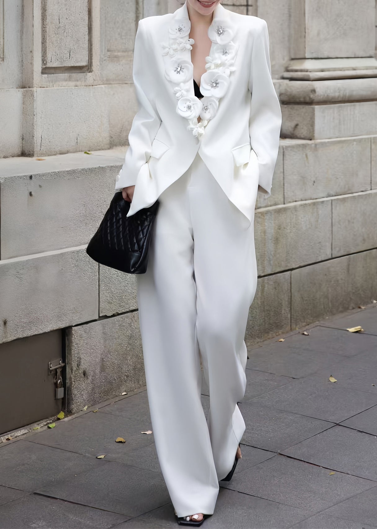 Effortlessly Elegant Pants with a Timeless Design