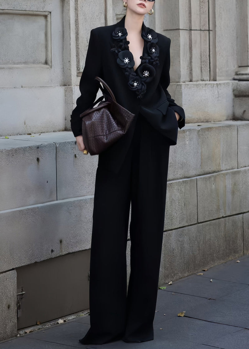Effortlessly Elegant Pants with a Timeless Design