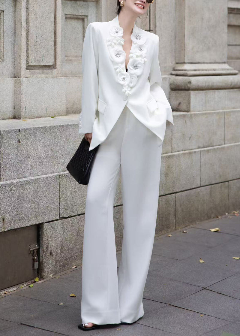 Effortlessly Elegant Pants with a Timeless Design