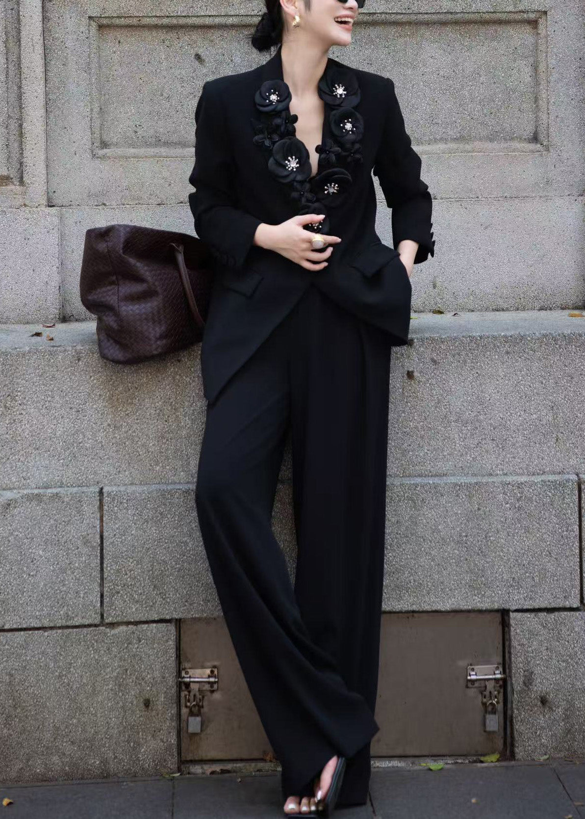 Effortlessly Elegant Pants with a Timeless Design
