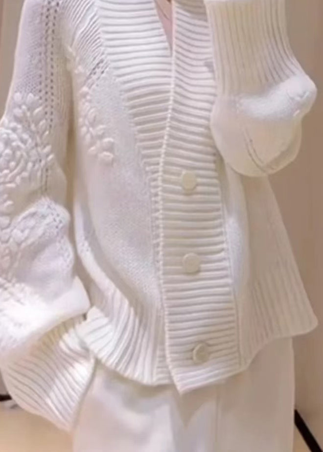 Effortlessly Elegant Cardigan with a Timeless Design