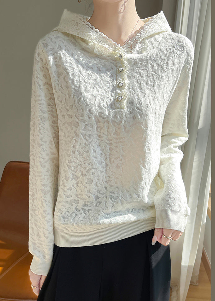 Well Tailored Sweater with a Graceful Silhouette