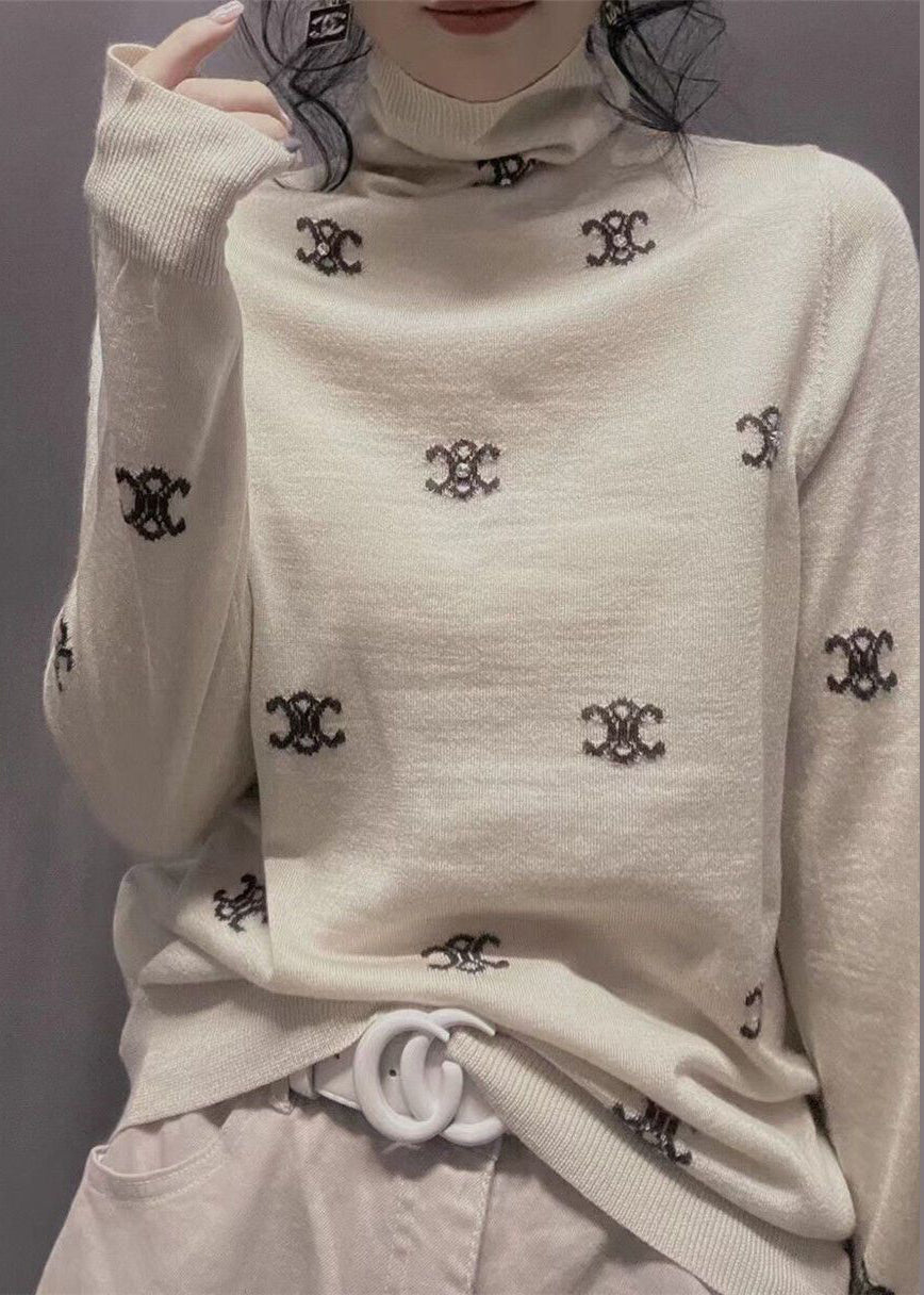 Effortlessly Elegant Top with a Timeless Design
