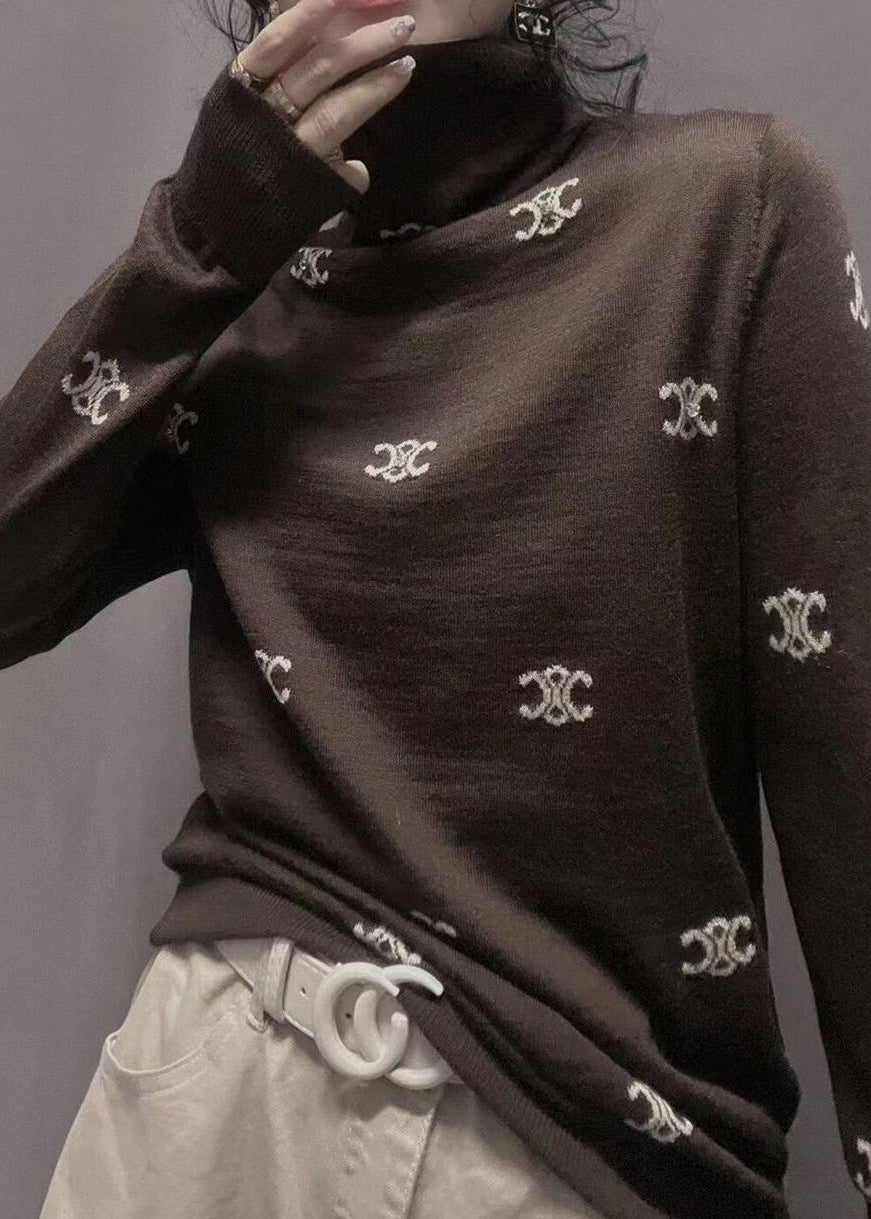 Effortlessly Elegant Top with a Timeless Design