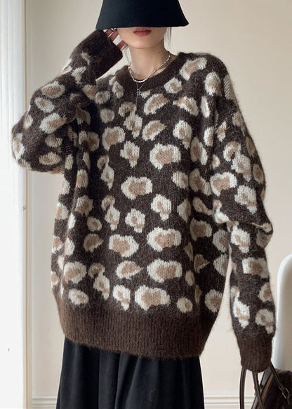 Well Tailored Sweater with a Graceful Silhouette