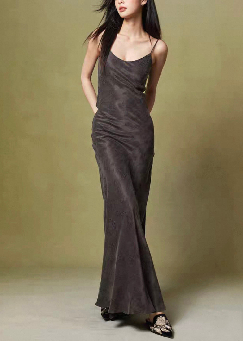 Effortlessly Elegant Dress with a Timeless Design