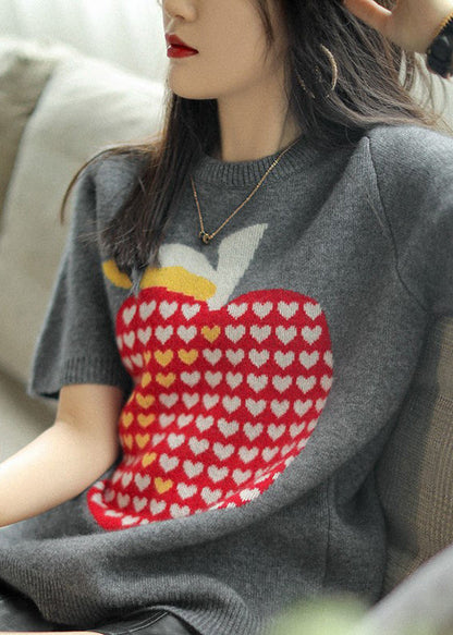 Classic Vintage Pullover with a Flattering Fit