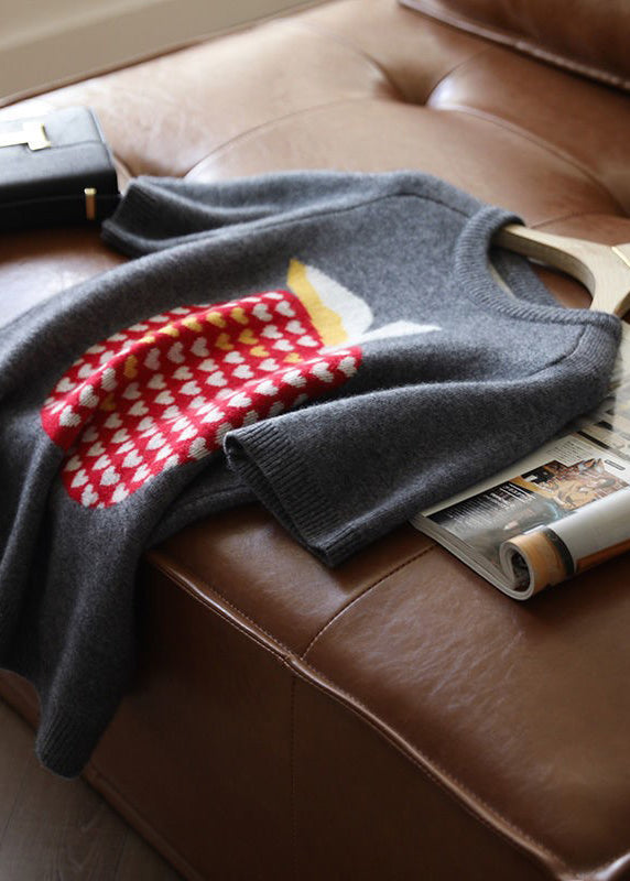 Classic Vintage Pullover with a Flattering Fit